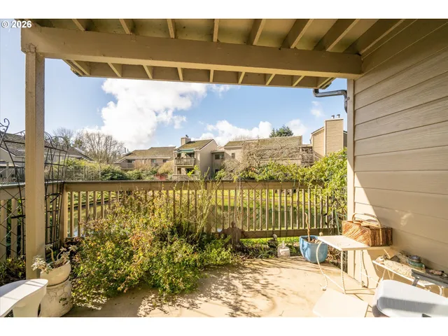 $260,000 | 2026 Lake Isle Drive, Eugene, OR 97401