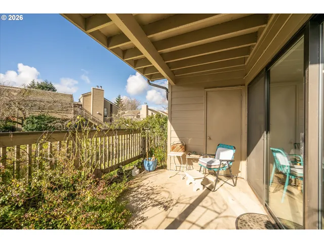 $260,000 | 2026 Lake Isle Drive, Eugene, OR 97401