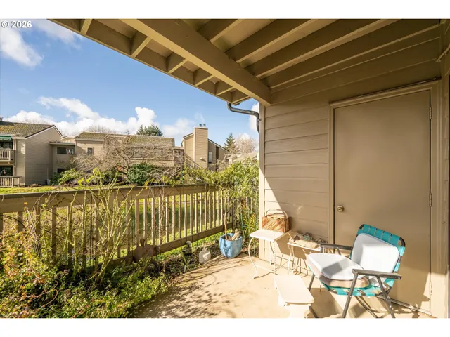 $260,000 | 2026 Lake Isle Drive, Eugene, OR 97401