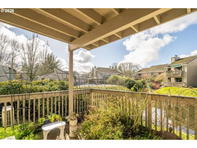 $260,000 | 2026 Lake Isle Drive, Eugene, OR 97401