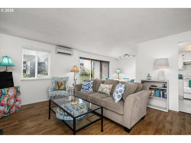 $260,000 | 2026 Lake Isle Drive, Eugene, OR 97401