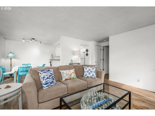 $260,000 | 2026 Lake Isle Drive, Eugene, OR 97401