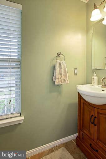 205 Trail Ridge Court Sterling, VA 20164 - Photo 15 of 30 Bath