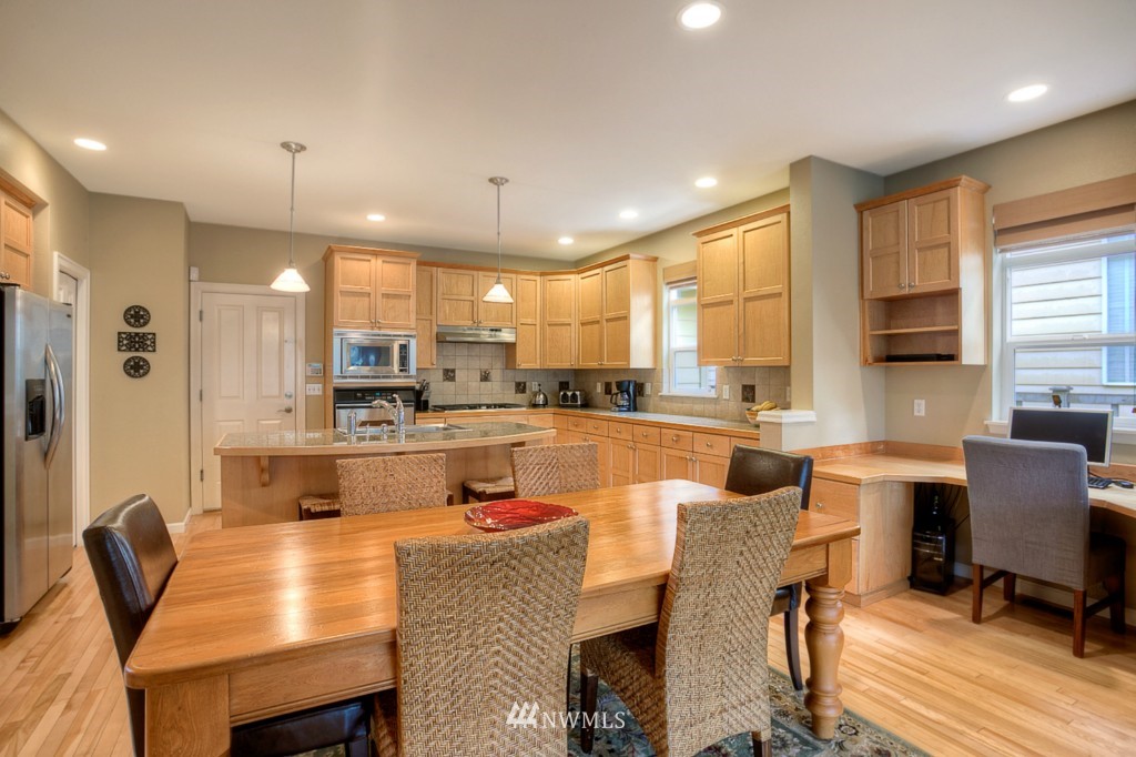 16960 164th Way Southeast Renton, WA 98058 - Photo 4 of 18