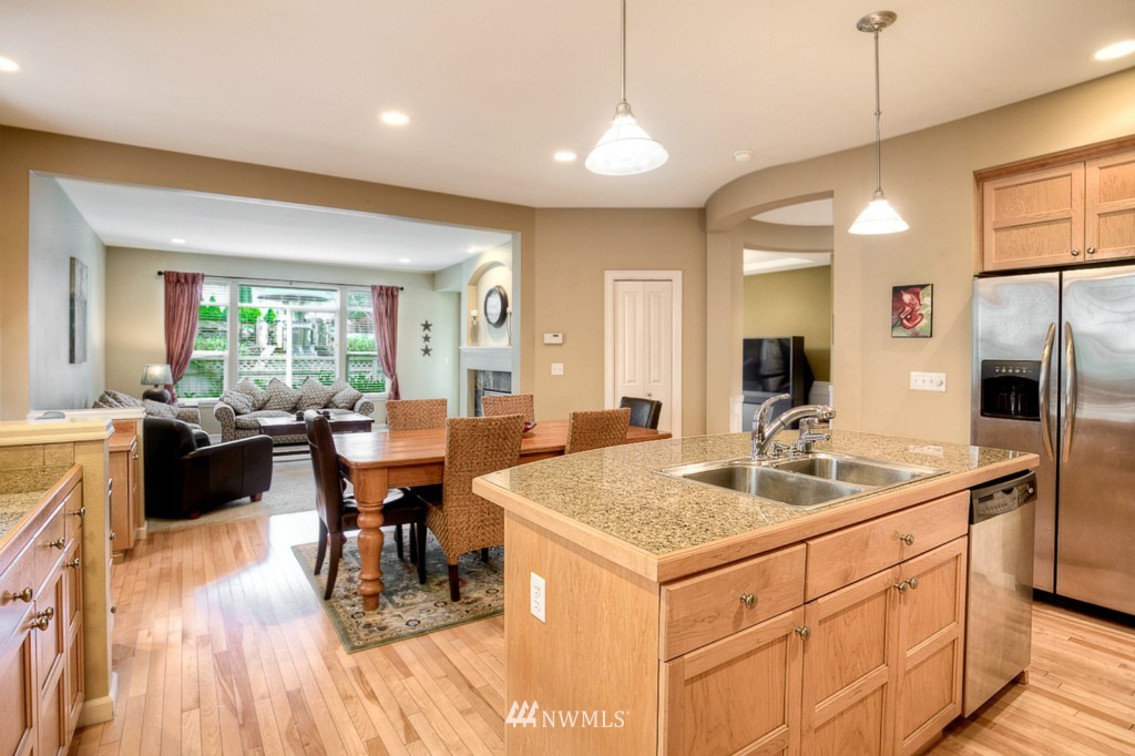 16960 164th Way Southeast Renton, WA 98058 - Photo 7 of 18