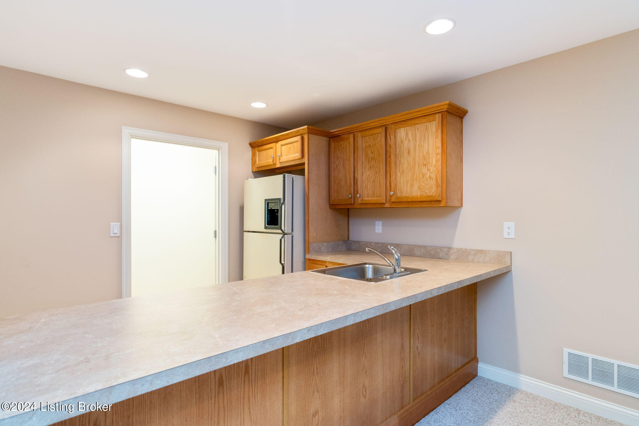10618 Riva Road Louisville, KY 40223 - Photo 42 of 62 Kitchenette and closet