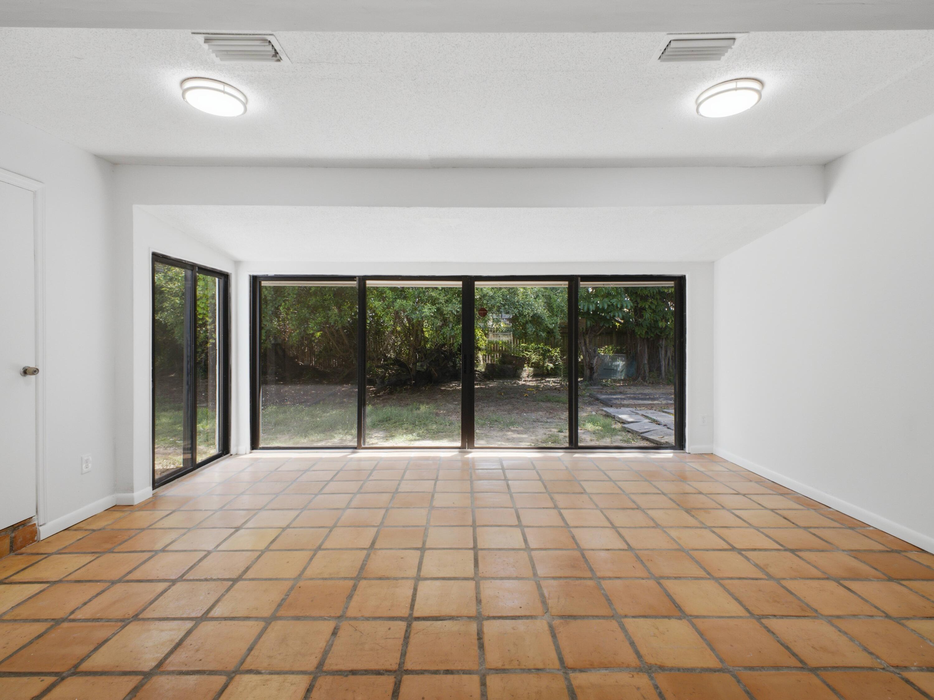 6700 Forest Court West Palm Beach, FL 33405 - Photo 12 of 45 Family to Bckyard