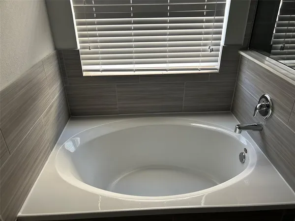 $2,300 | 19804 Rhiannon Lane, Pflugerville, TX 78660