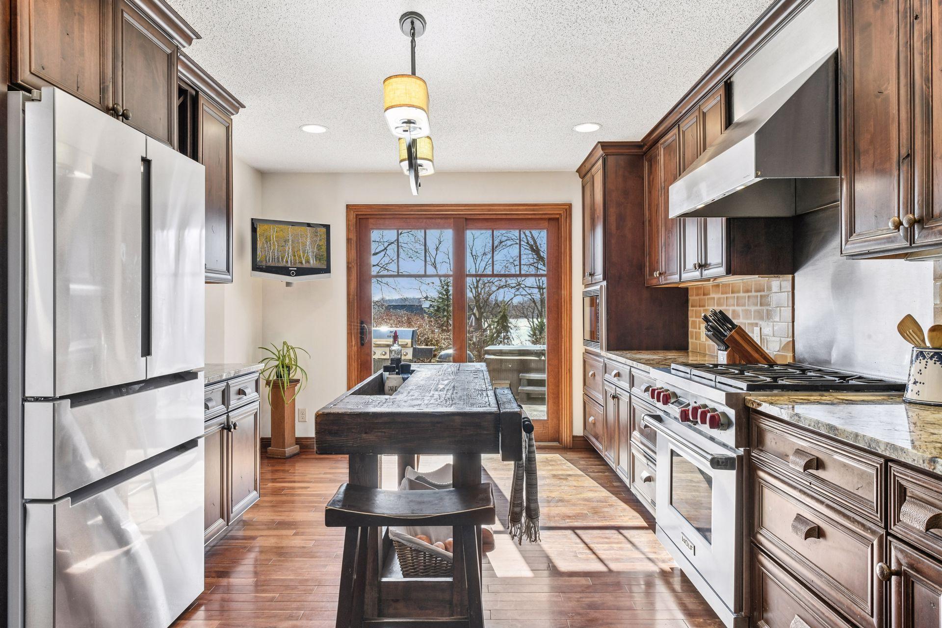 6220 Barberry Circle Excelsior, MN 55331 - Photo 11 of 57