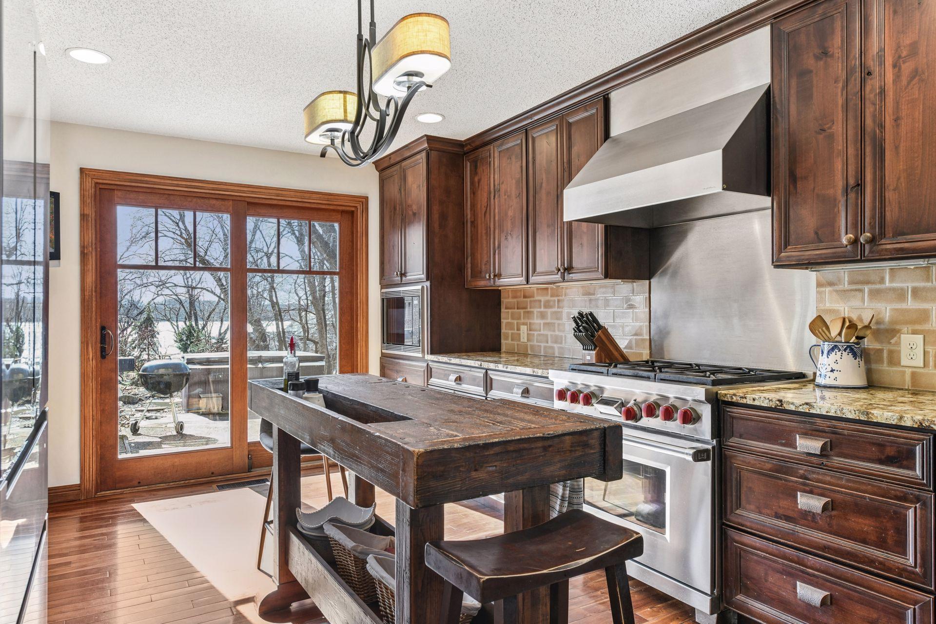 6220 Barberry Circle Excelsior, MN 55331 - Photo 10 of 57