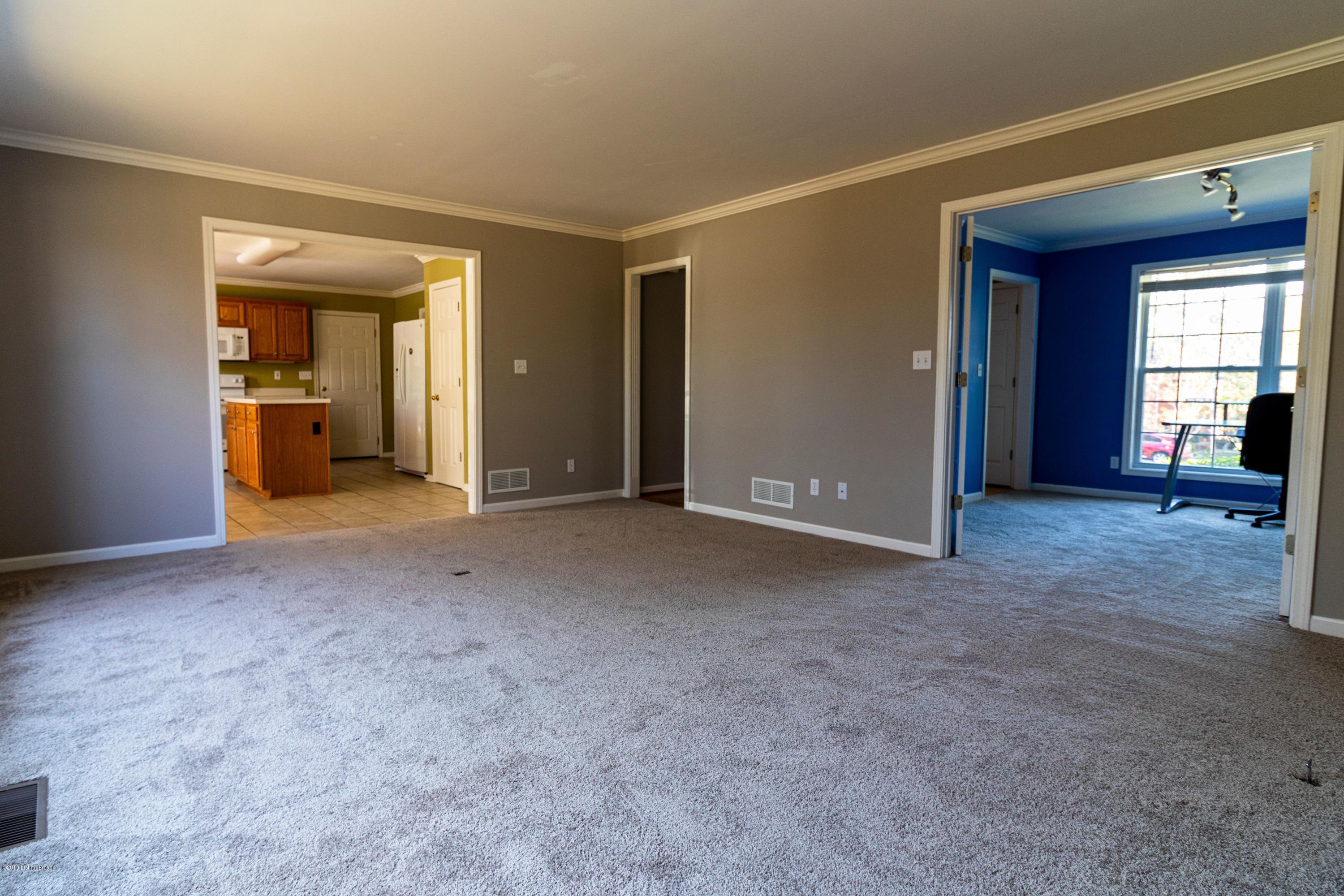 1427 Twin Ridge Road Louisville, KY 40242 - Photo 13 of 32 1427 living room