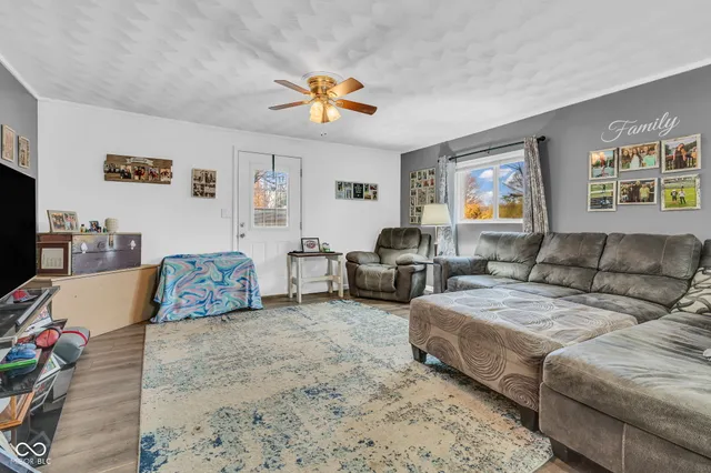 $239,999 | 2213 Cardinal Drive, Indianapolis, IN 46227