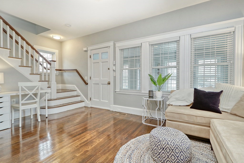 386 Reedsdale Road Milton, MA 02186 - Photo 3 of 29 Gallery Image 3