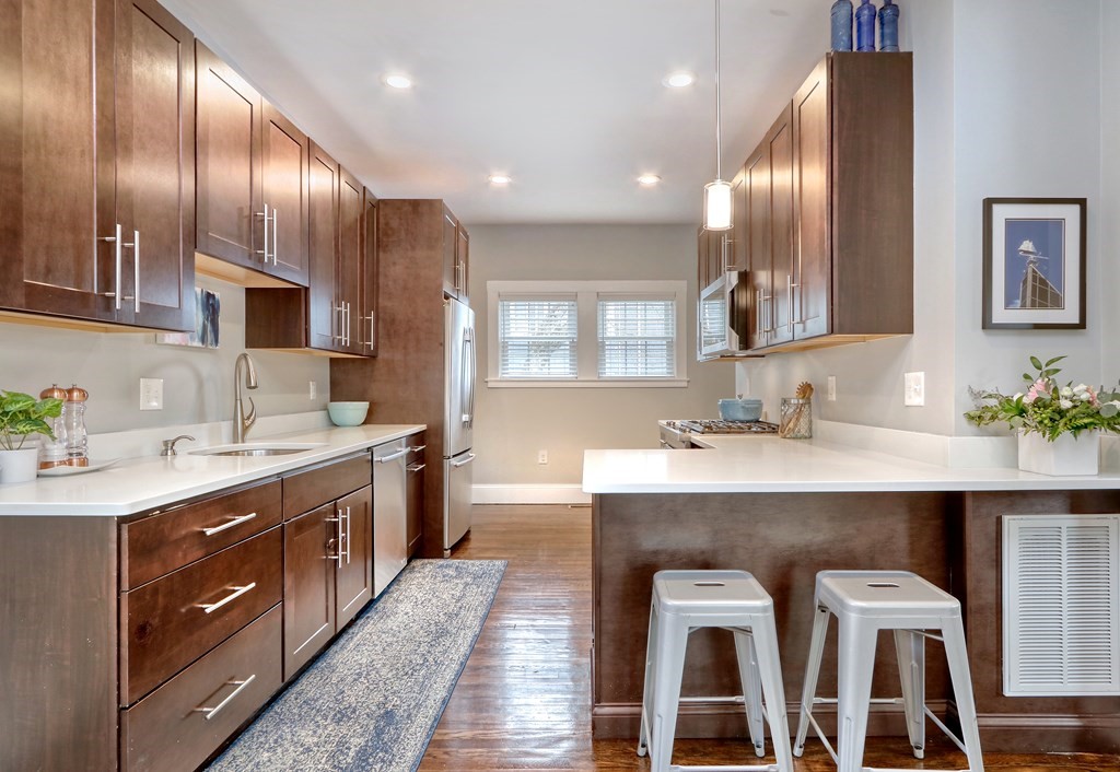 386 Reedsdale Road Milton, MA 02186 - Photo 6 of 29 Gallery Image 6