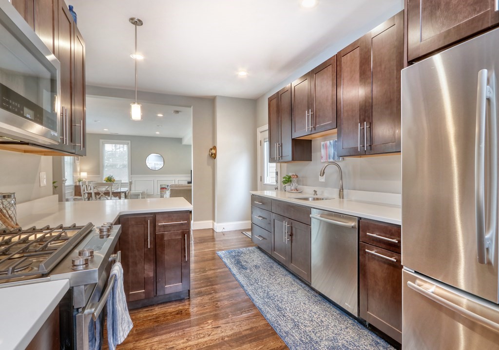 386 Reedsdale Road Milton, MA 02186 - Photo 8 of 29 Gallery Image 8
