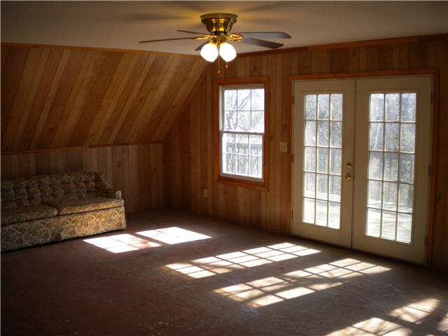 331 Clear Creek Road Pulaski, TN 38478 - Photo 4 of 12 Living Room