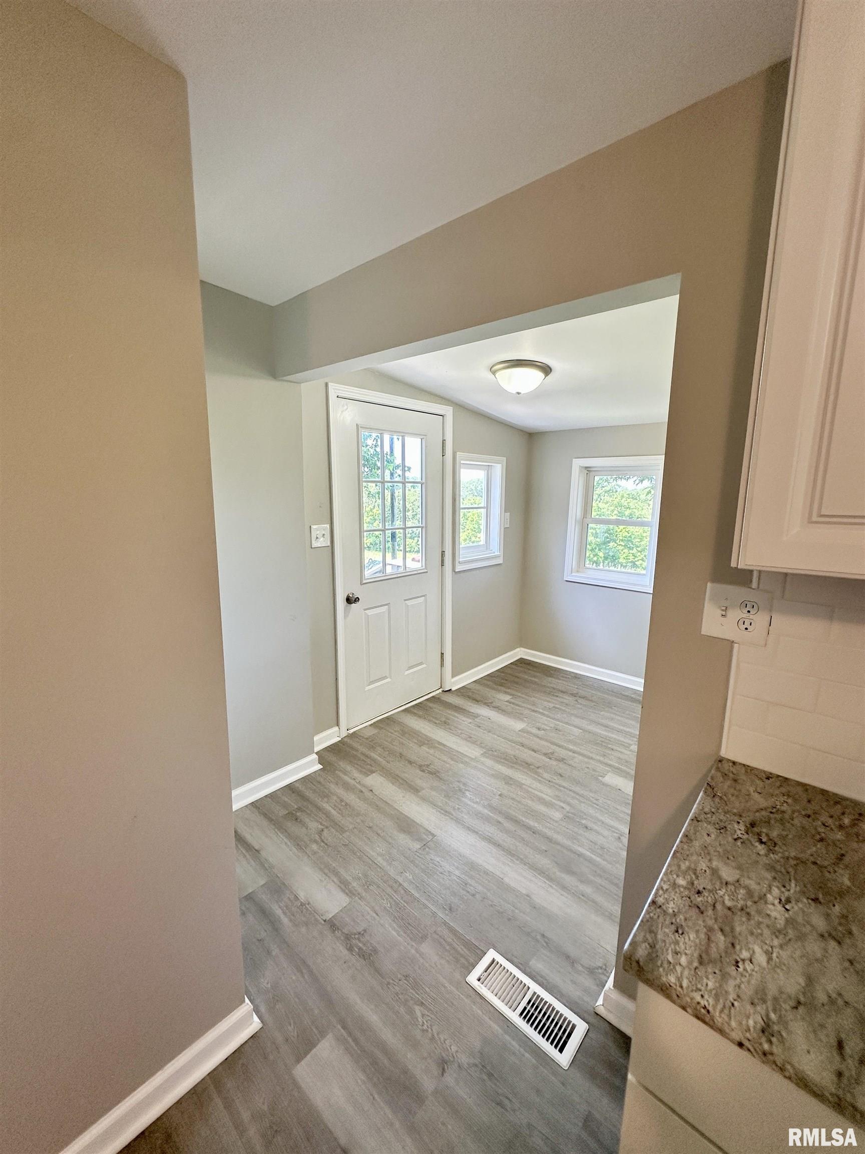 1311 McGlasson Road Jacksonville, IL 62650 - Photo 9 of 38
