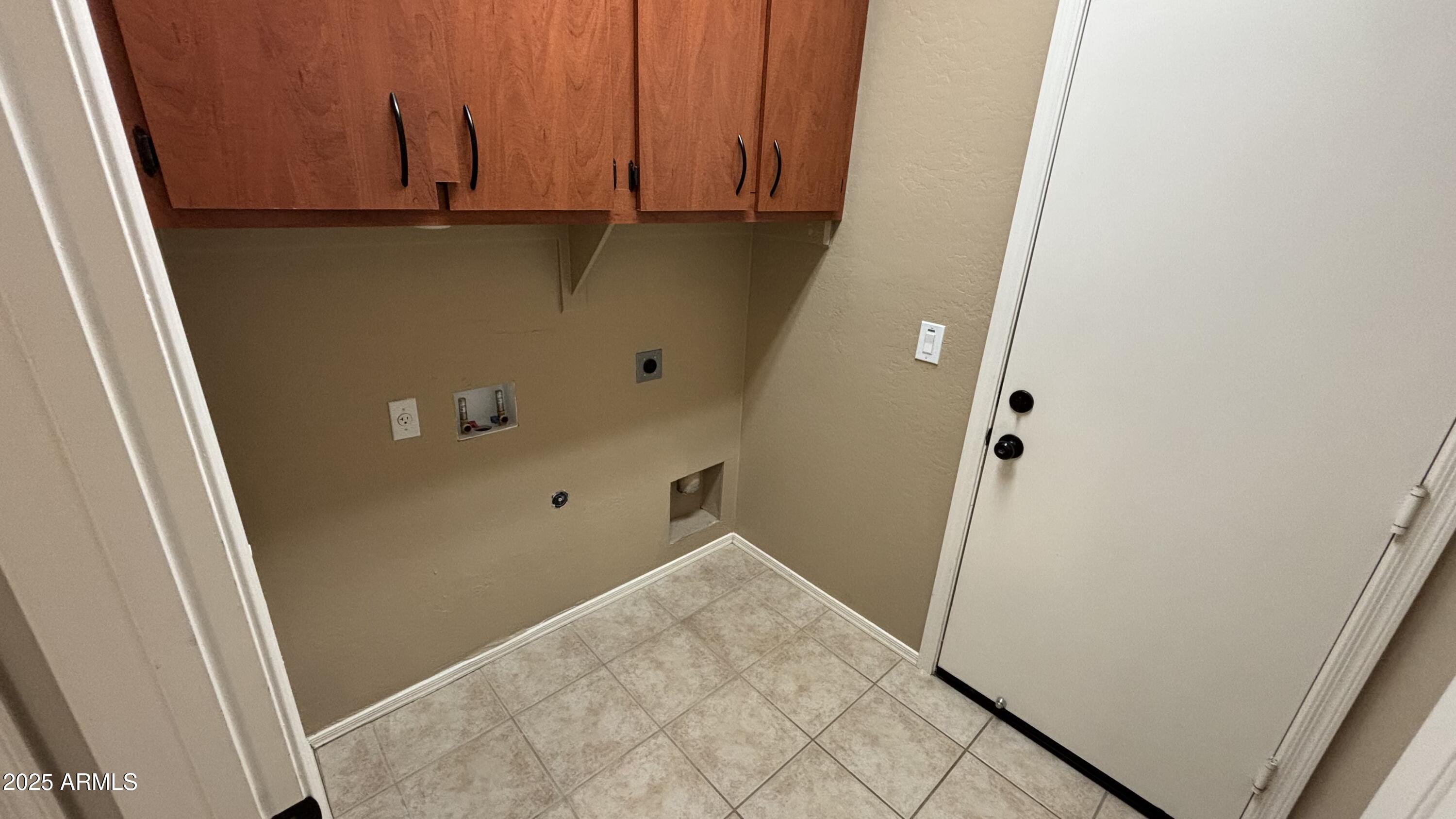 2587 West Patagonia Way Phoenix, AZ 85086 - Photo 15 of 19 a view of a closet