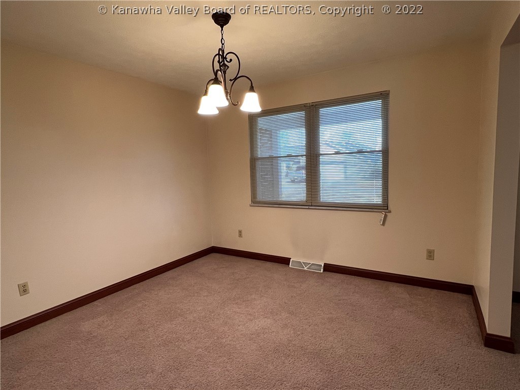 8 Wakefield Road Point Pleasant, WV 25550 - Photo 11 of 29 DINING-ROOM