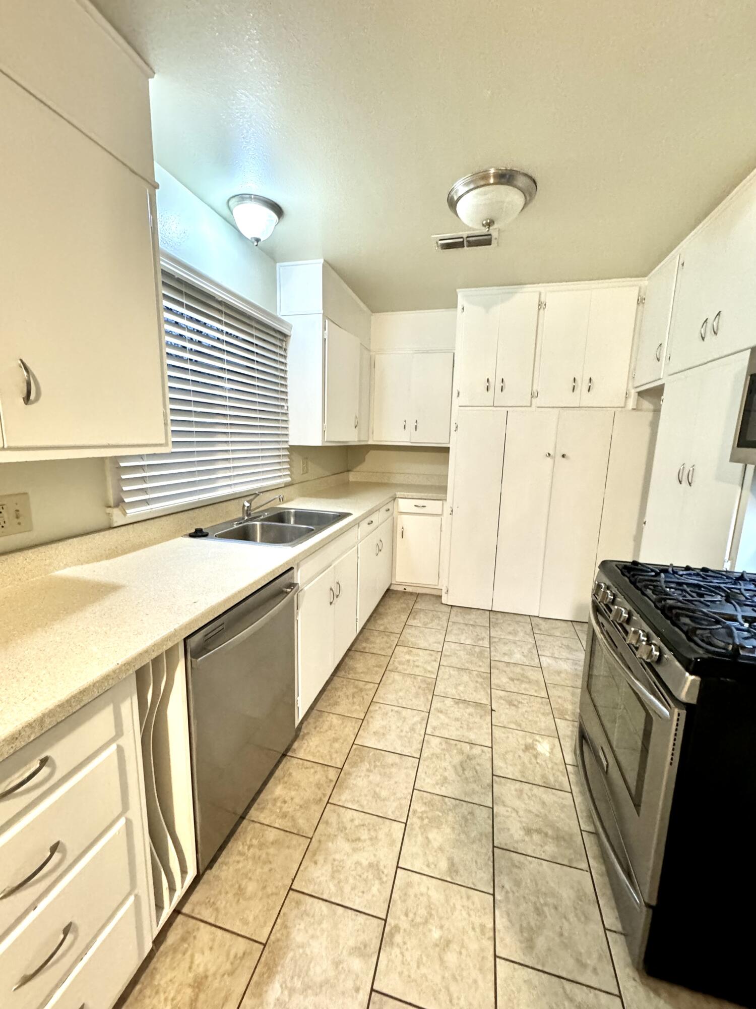 3008 57th Street Lubbock, TX 79413 - Photo 6 of 19 Photo Dec 14 2023, 7 45 32 AM