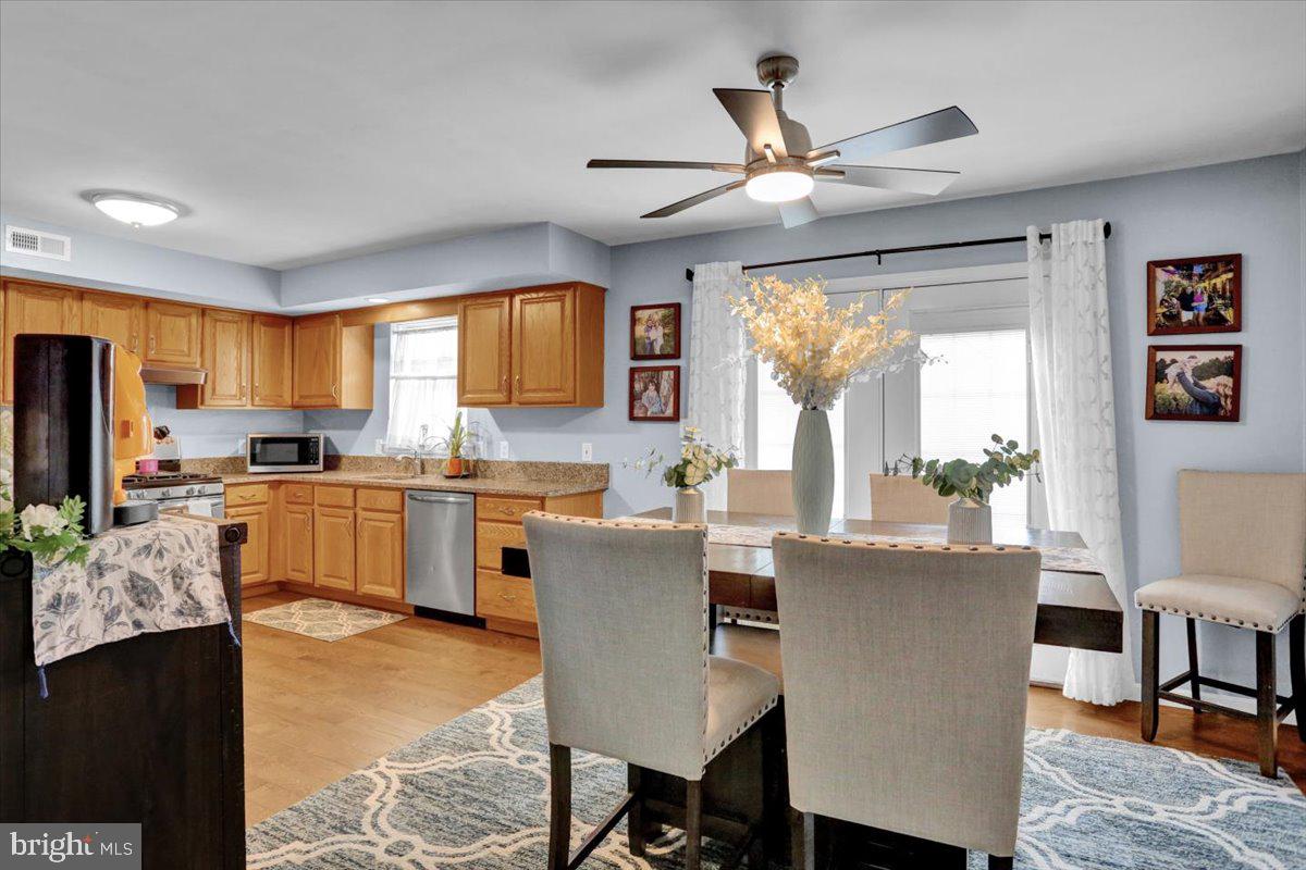 239 Bainbridge Circle Reading, PA 19608 - Photo 8 of 32