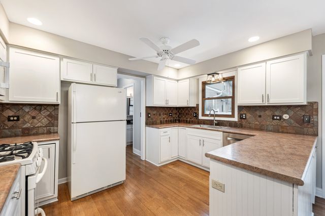 903 Canyon Run Road Naperville, IL 60565 - Photo 8 of 31 Gallery Image 8