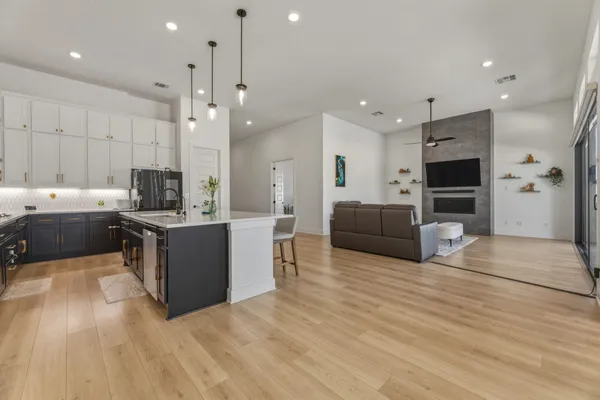 $3,300 | 2941 Delaware Street, Leander, TX 78641