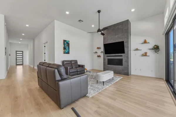 $3,300 | 2941 Delaware Street, Leander, TX 78641