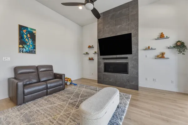 $3,300 | 2941 Delaware Street, Leander, TX 78641