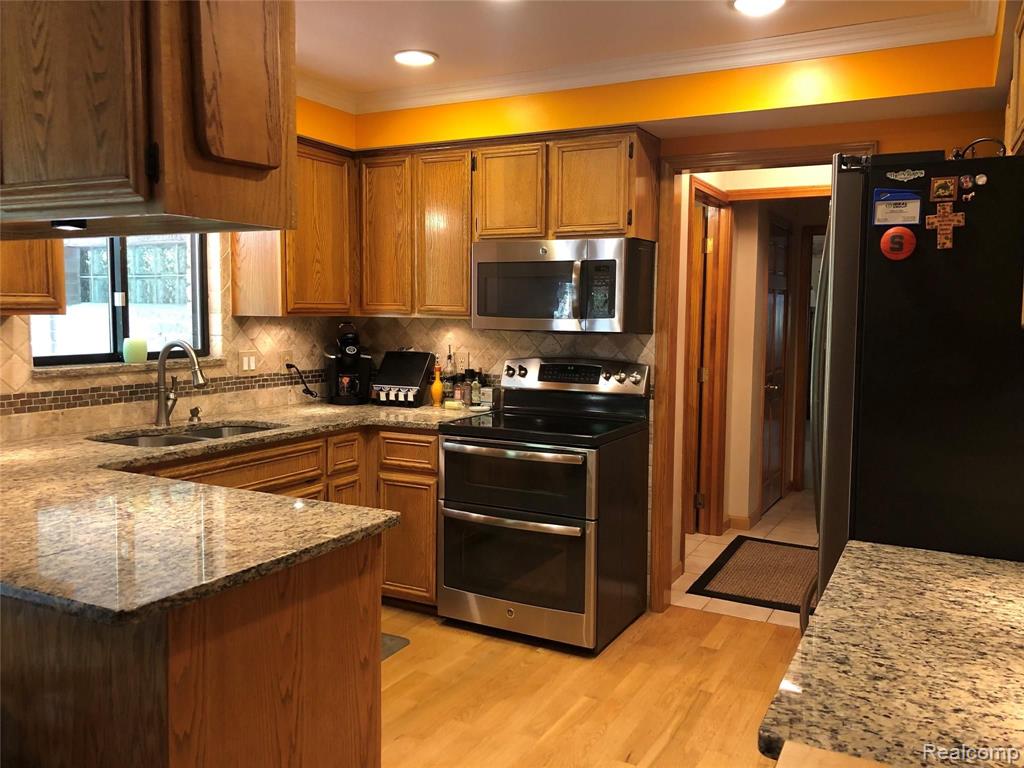 1750 Brewer Road Leonard, MI 48367 - Photo 15 of 67
