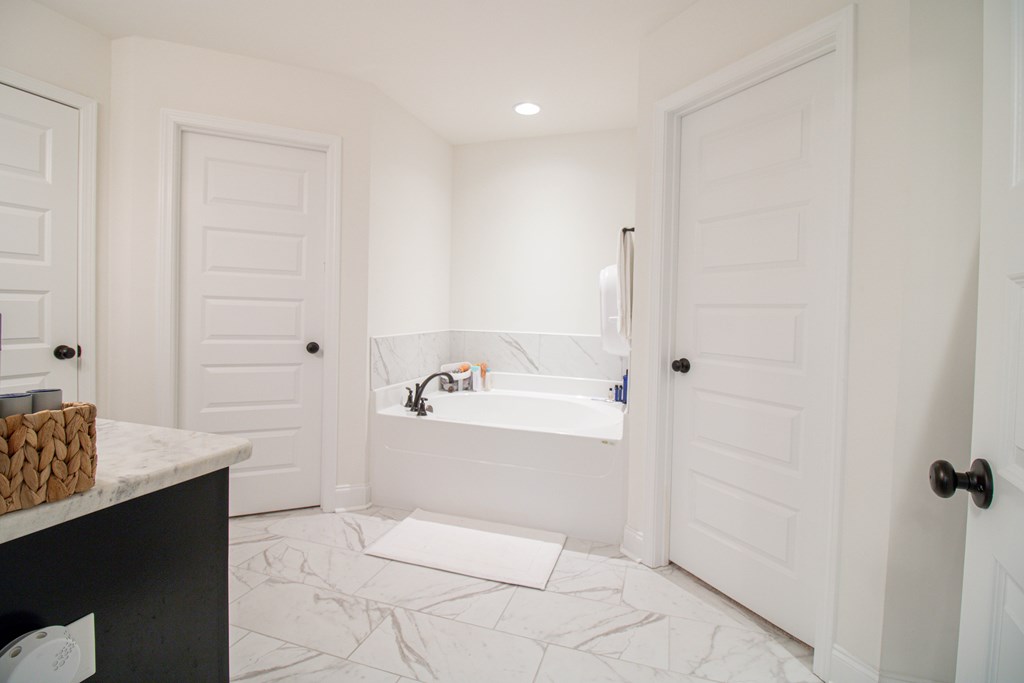 25 Veterans Court Fort Mitchell, AL 36856 - Photo 26 of 32 a bathroom with a bathtub and a sink