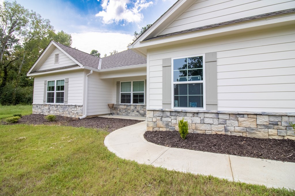 25 Veterans Court Fort Mitchell, AL 36856 - Photo 5 of 32 a front view of a house with garden