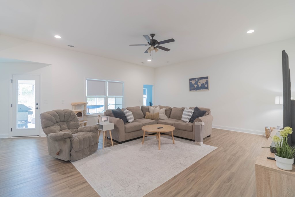 25 Veterans Court Fort Mitchell, AL 36856 - Photo 8 of 32 a living room with furniture and a wooden floor
