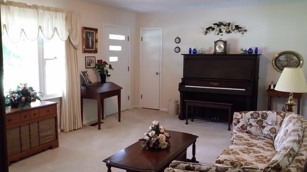 638 Johnson Road Oliver Springs, TN 37840 - Photo 19 of 39 Living Room from Den