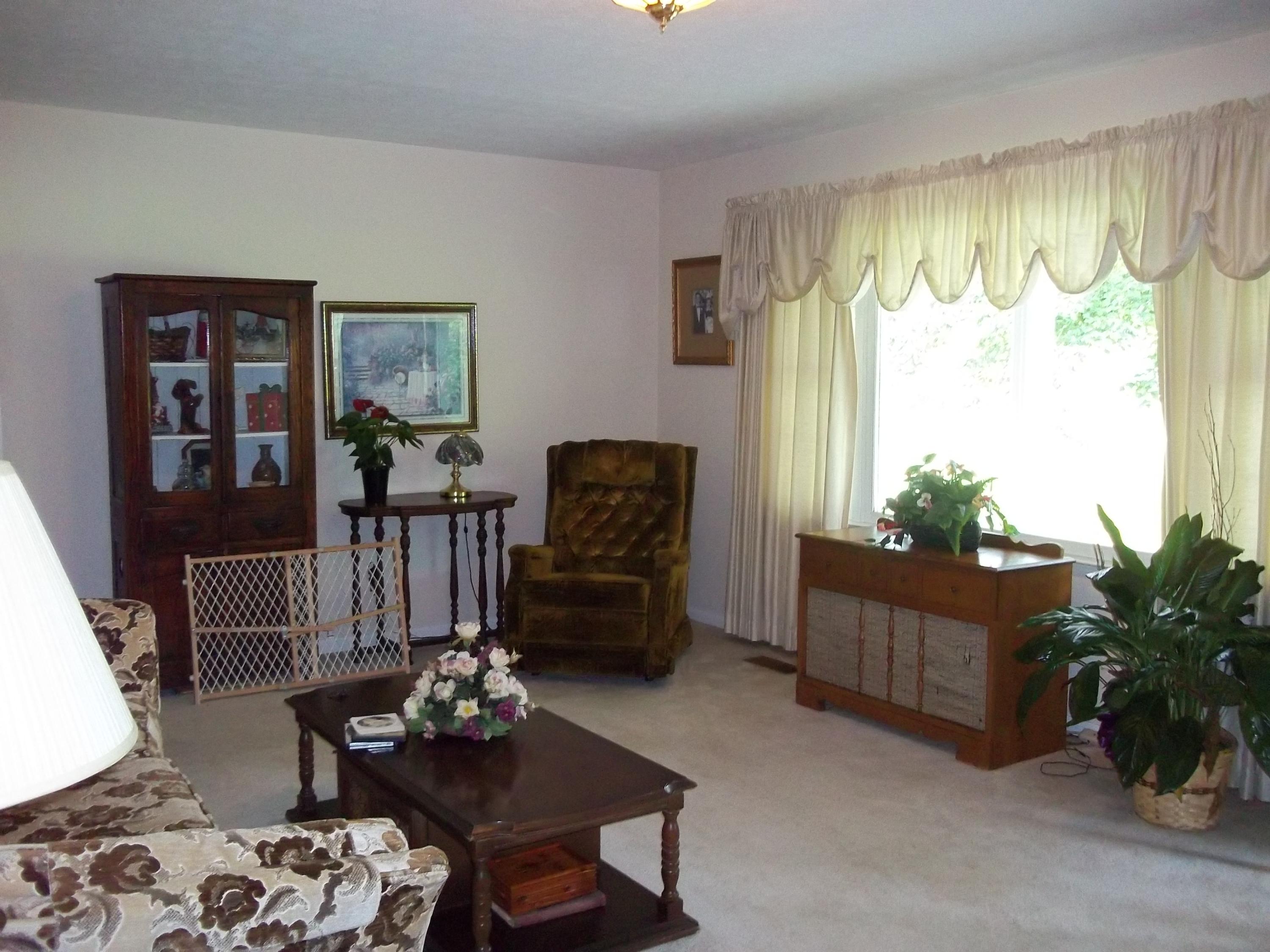 638 Johnson Road Oliver Springs, TN 37840 - Photo 20 of 39 Living Room