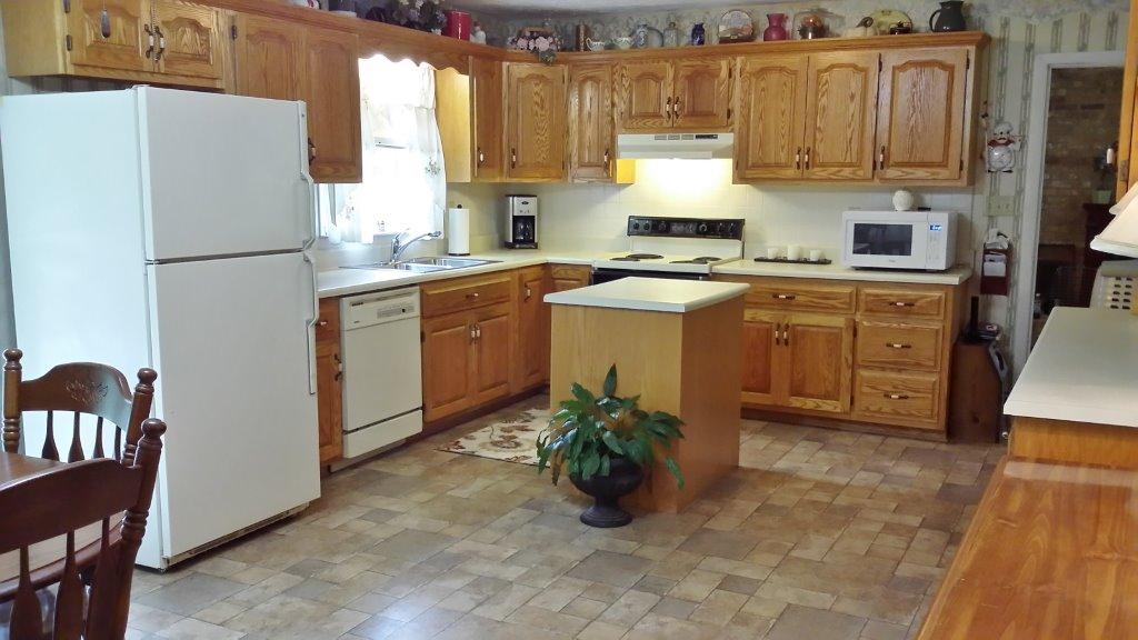 638 Johnson Road Oliver Springs, TN 37840 - Photo 22 of 39 kitchen