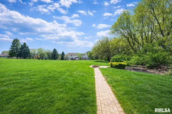 $689,900 | 10423 North Trails Edge Drive, Peoria, IL 61615