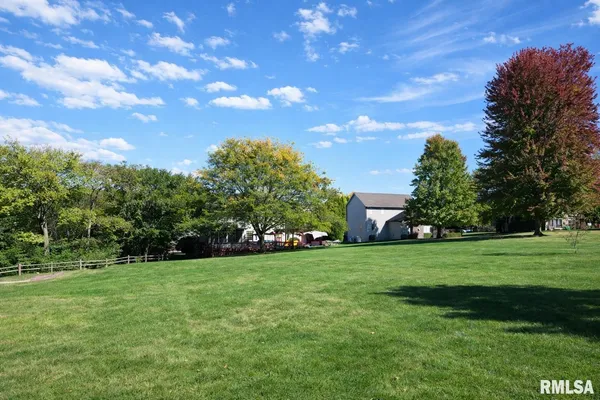 $689,900 | 10423 North Trails Edge Drive, Peoria, IL 61615