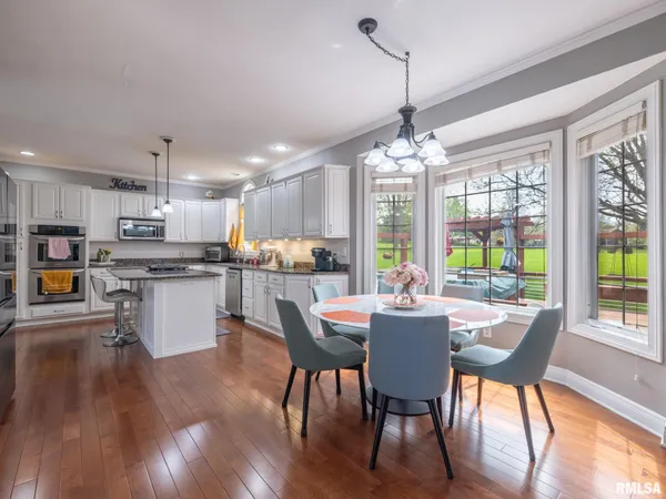 $689,900 | 10423 North Trails Edge Drive, Peoria, IL 61615
