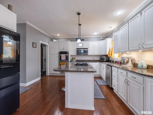 $689,900 | 10423 North Trails Edge Drive, Peoria, IL 61615