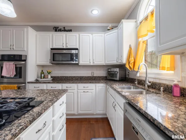 $689,900 | 10423 North Trails Edge Drive, Peoria, IL 61615