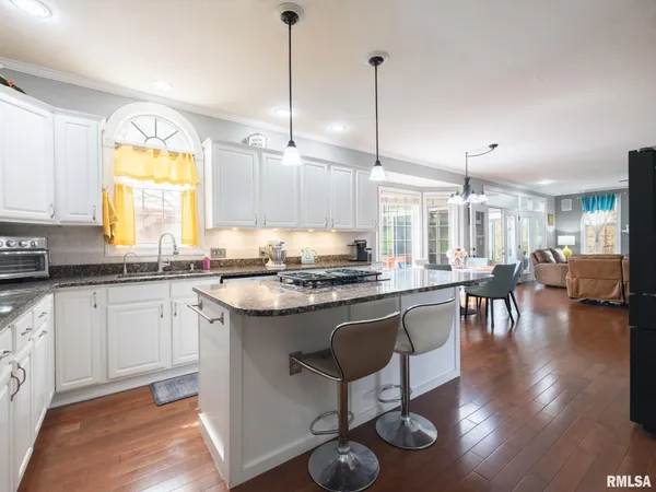 $689,900 | 10423 North Trails Edge Drive, Peoria, IL 61615