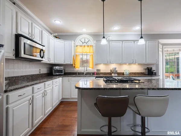 $689,900 | 10423 North Trails Edge Drive, Peoria, IL 61615