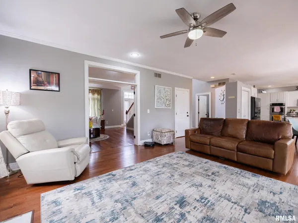 $689,900 | 10423 North Trails Edge Drive, Peoria, IL 61615
