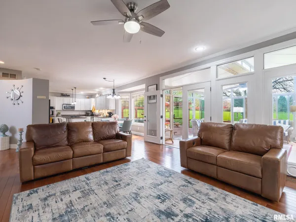$689,900 | 10423 North Trails Edge Drive, Peoria, IL 61615