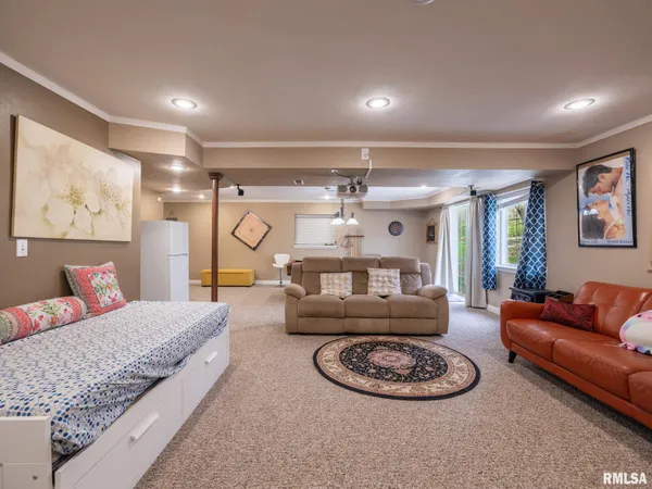 $689,900 | 10423 North Trails Edge Drive, Peoria, IL 61615