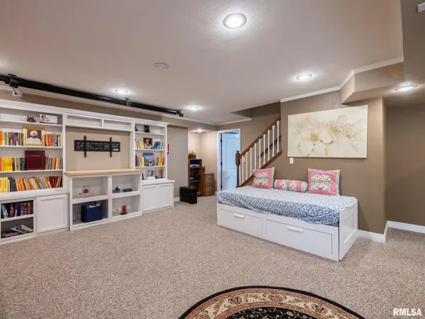 $689,900 | 10423 North Trails Edge Drive, Peoria, IL 61615