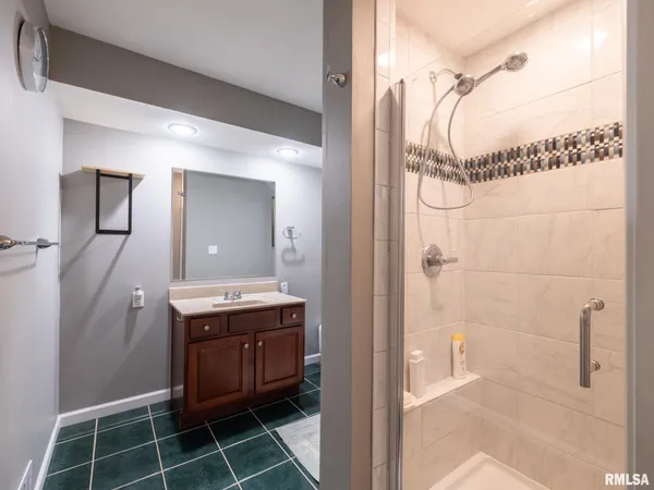 $689,900 | 10423 North Trails Edge Drive, Peoria, IL 61615