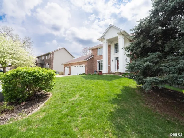 $689,900 | 10423 North Trails Edge Drive, Peoria, IL 61615