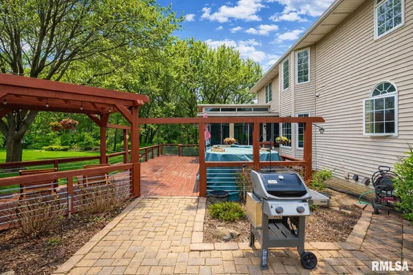 $689,900 | 10423 North Trails Edge Drive, Peoria, IL 61615